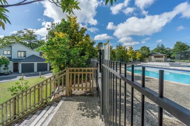 Photo of property in 8/11 The Avenue, Albany, Auckland, 0632