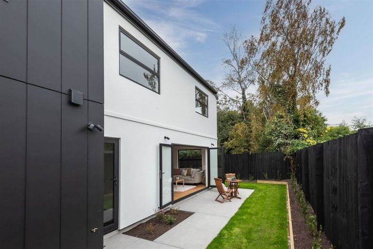 Photo of property in 2/117 Hills Road, Edgeware, Christchurch, 8013