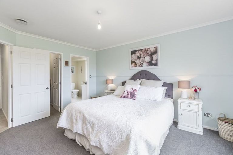 Photo of property in 58 Rivervale Grove, Stanmore Bay, Whangaparaoa, 0932