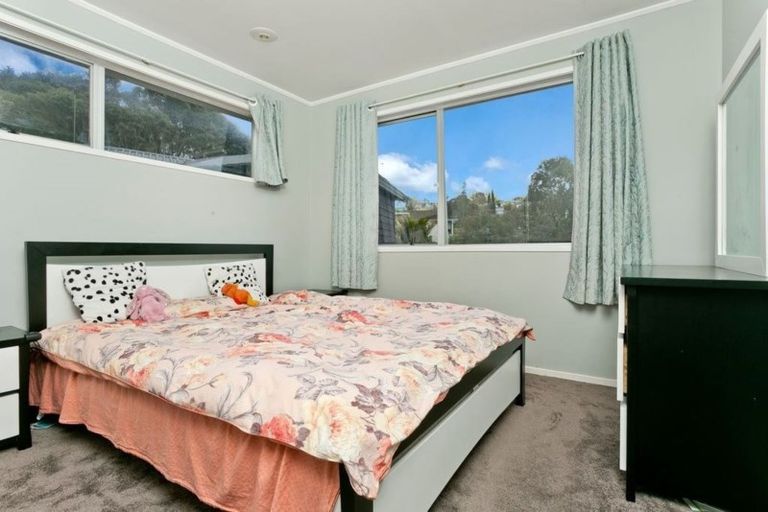 Photo of property in 2/12 Wanita Place, Totara Vale, Auckland, 0629