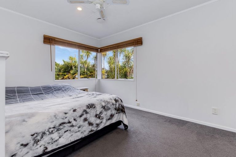 Photo of property in 23 Imperial Place, Henderson, Auckland, 0612