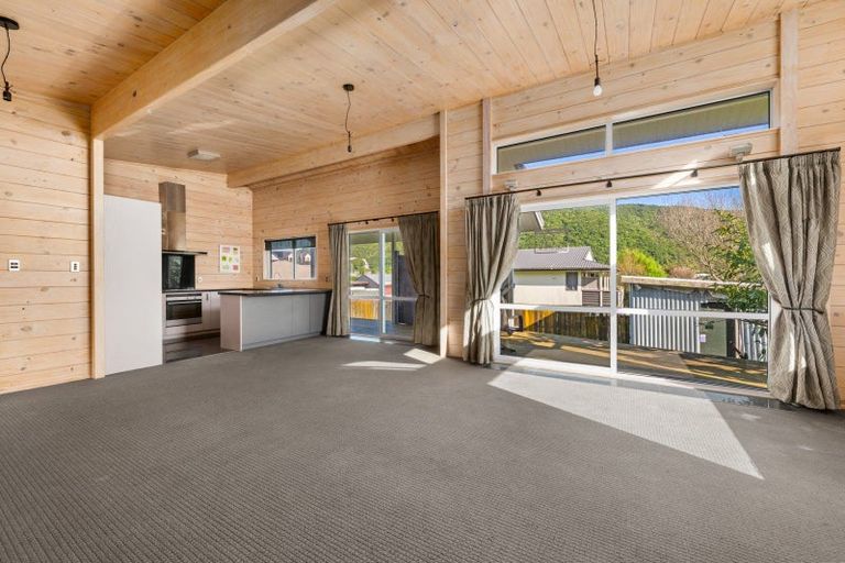 Photo of property in 261 Waikawa Road, Waikawa, Picton, 7220