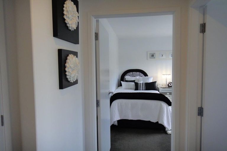 Photo of property in 16 Roto View, One Tree Point, 0118