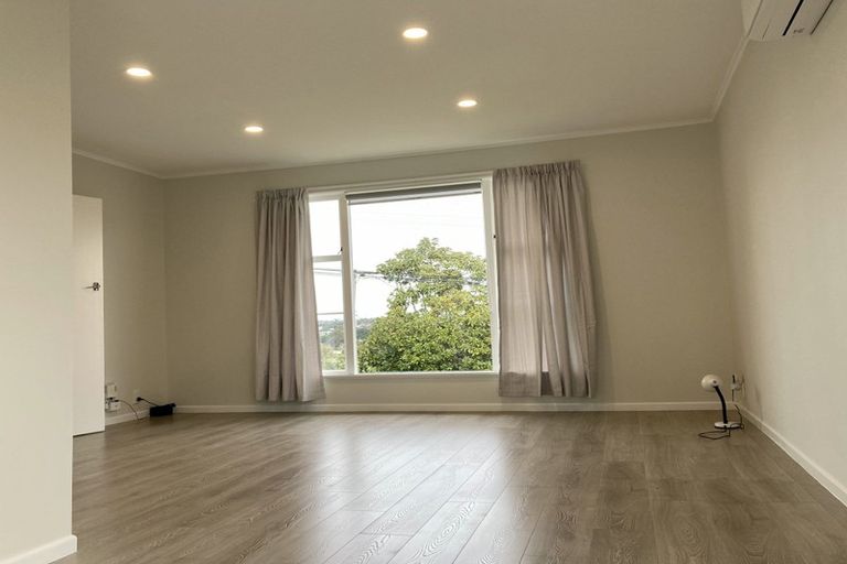 Photo of property in 1/1 Tonkin Drive, Sunnynook, Auckland, 0620