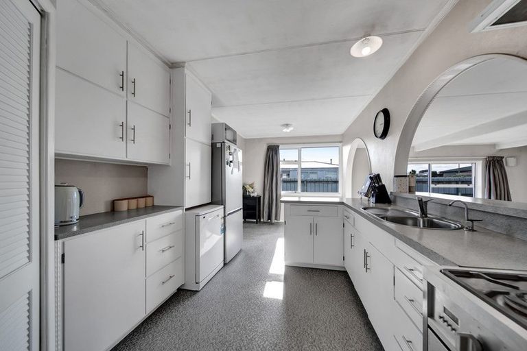 Photo of property in 64 Reid Avenue, Hawera, 4610