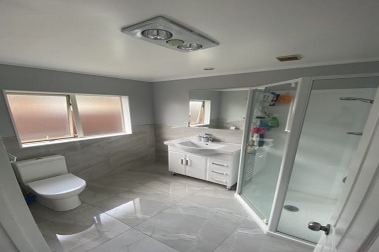 Photo of property in 100 Manuroa Road, Takanini, 2112