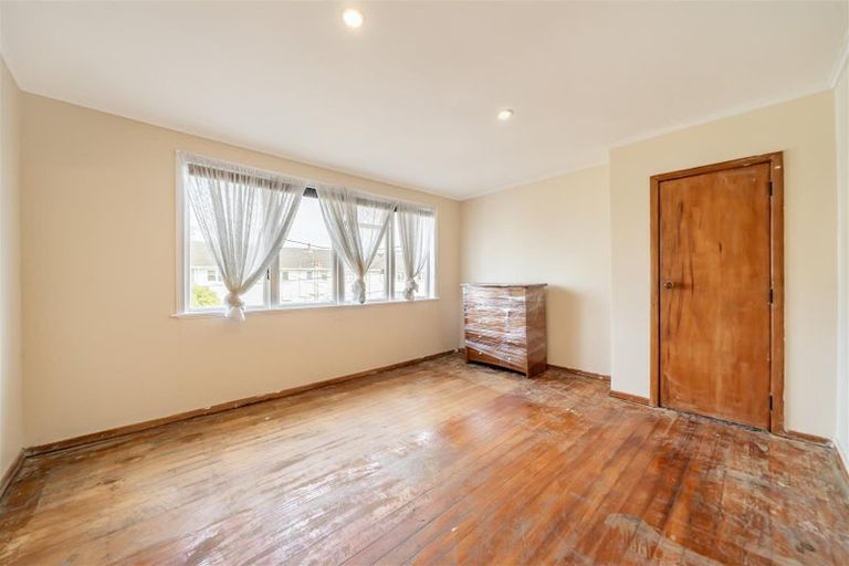 Photo of property in 104 Whites Line East, Waiwhetu, Lower Hutt, 5010