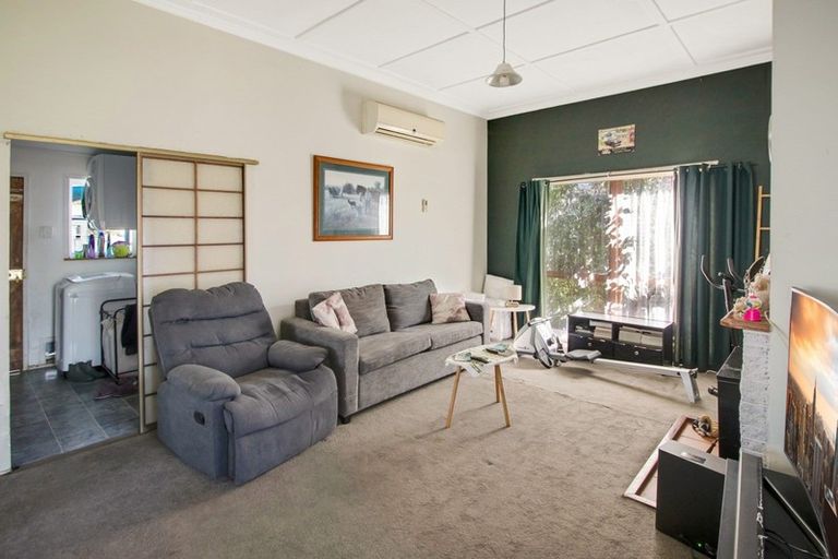 Photo of property in 28 Ngahina Street, Marton, 4710