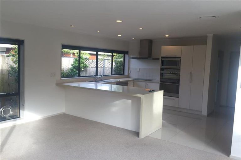 Photo of property in 21 Glucina Avenue, West Harbour, Auckland, 0618