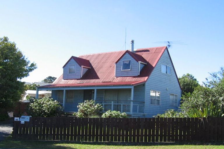 Photo of property in 3 Crosby Road, West Harbour, Auckland, 0618