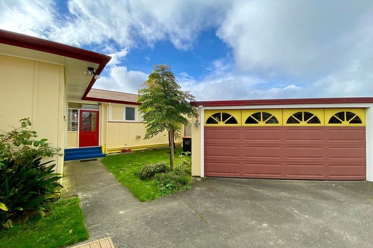 Photo of property in 7 Exeter Crescent, Takaro, Palmerston North, 4412