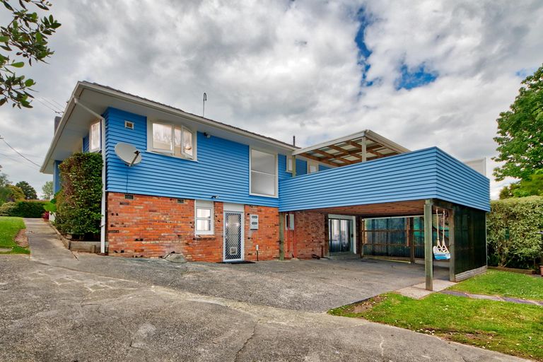 Photo of property in 97 Godley Road, Green Bay, Auckland, 0604
