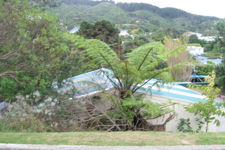 Photo of property in 10 Woodstock Terrace, Tawa, Wellington, 5028