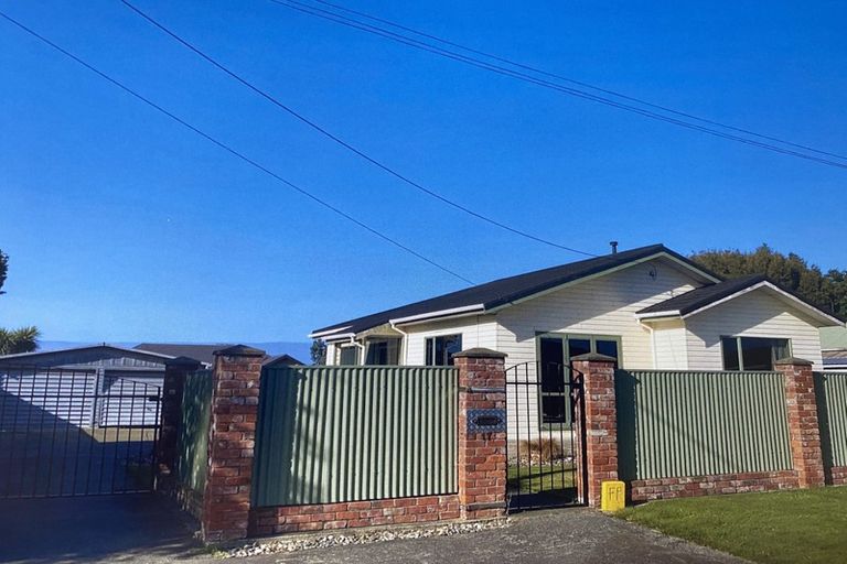 Photo of property in 17 Moa Street, Waikiwi, Invercargill, 9810