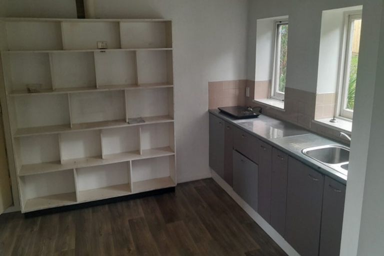 Photo of property in 35 Holland Road, Hillcrest, Auckland, 0627