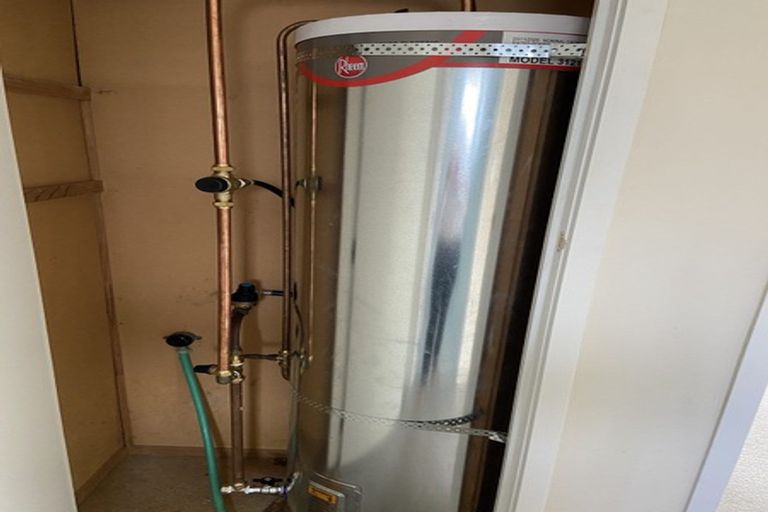 Photo of property in 2/5 Finn Place, Totara Vale, Auckland, 0629