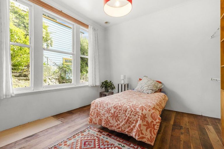 Photo of property in 36 Sutherland Crescent, Melrose, Wellington, 6023