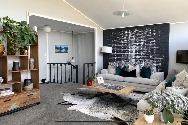 Photo of property in 24 Waverley Avenue, Glenfield, Auckland, 0629