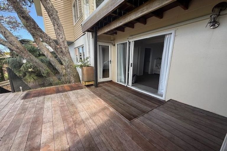 Photo of property in 266 Whangaparaoa Road, Red Beach, 0932