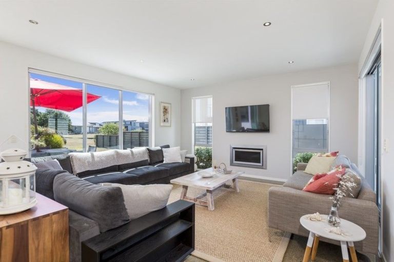 Photo of property in 3 Taumata Road, Omaha, 0986