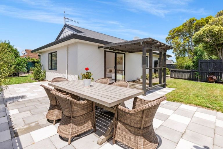 Photo of property in 8 Hayley Grove, Papamoa Beach, Papamoa, 3118