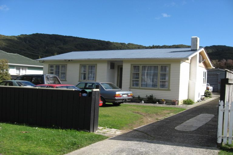 Photo of property in 84 Peel Place, Wainuiomata, Lower Hutt, 5014