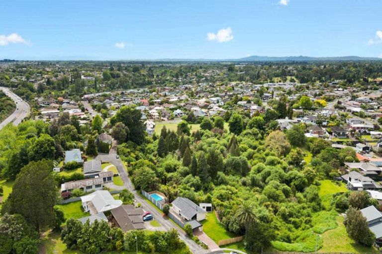 Photo of property in 14 Totara Drive, St Andrews, Hamilton, 3200