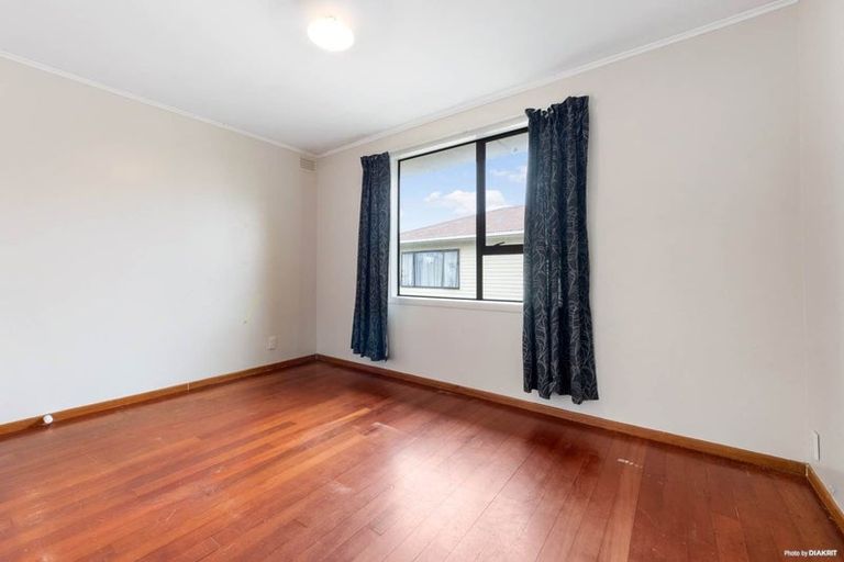 Photo of property in 34 Kirrie Avenue, Te Atatu South, Auckland, 0610