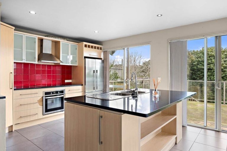 Photo of property in 3 Scott Road, Stanmore Bay, Whangaparaoa, 0932