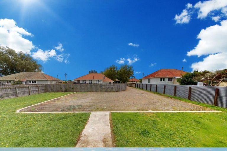 Photo of property in 6-8 Churchill Crescent, Foxton, 4814