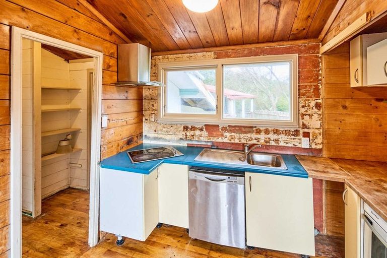 Photo of property in 3 Clematis Grove, Maungaraki, Lower Hutt, 5010