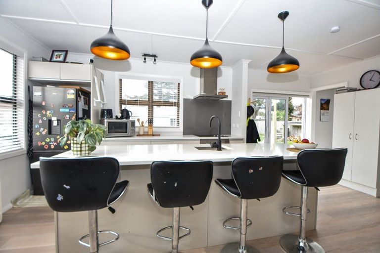 Photo of property in 13 Diamond Street, Carterton, 5713