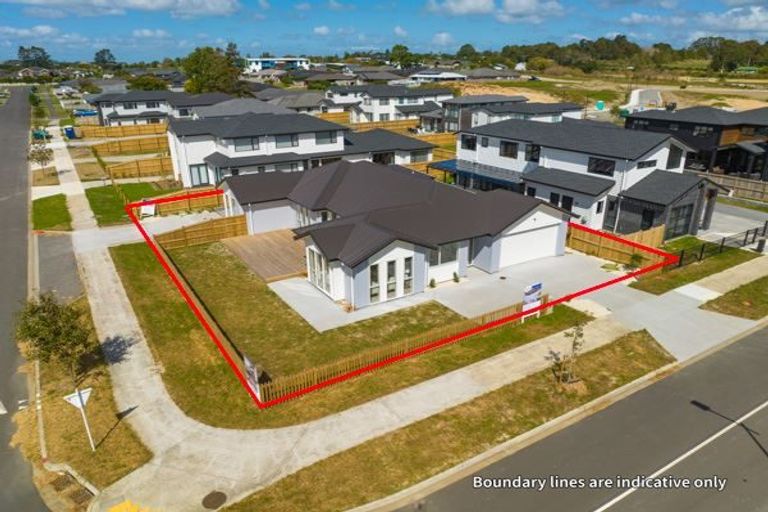 Photo of property in 23 Mcindoe Road, Kumeu, 0810