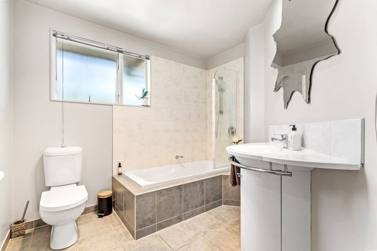 Photo of property in 300 Whangaparaoa Road, Stanmore Bay, Whangaparaoa, 0932