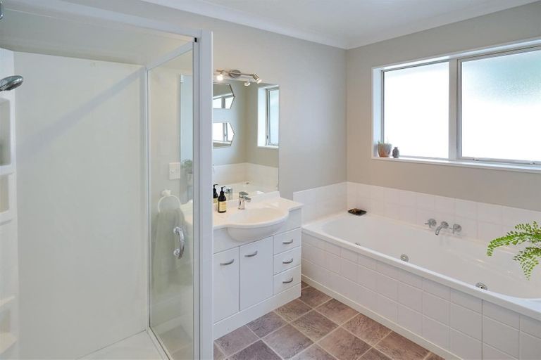 Photo of property in 22 Country Palms Drive, Halswell, Christchurch, 8025