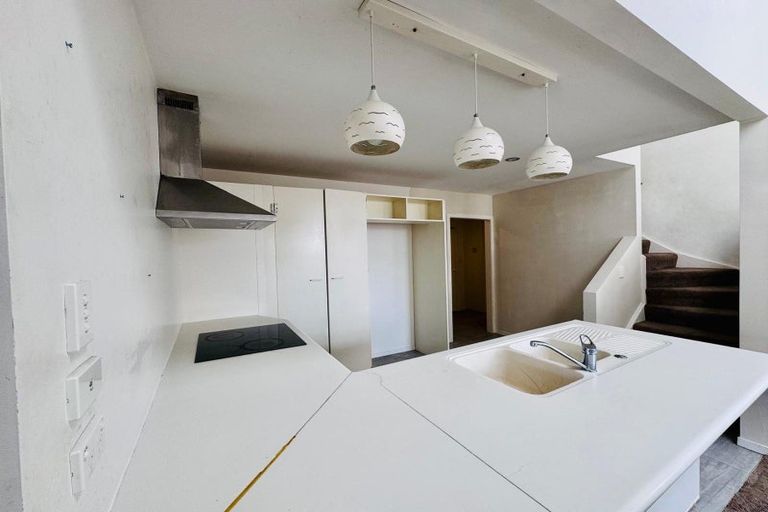 Photo of property in 25 Montilla Place, Manurewa, Auckland, 2102