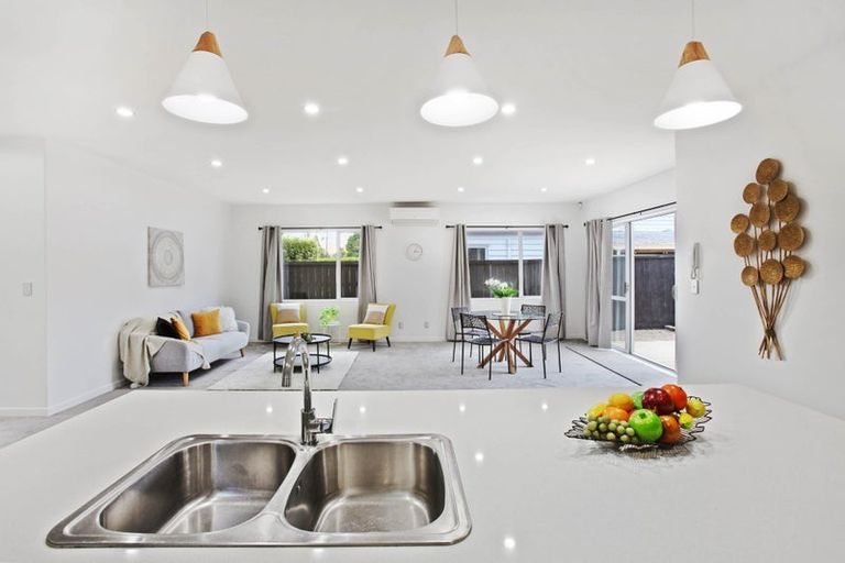 Photo of property in 108 Simpson Road, Henderson Valley, Auckland, 0614