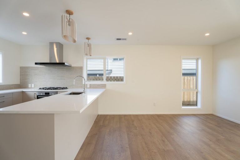 Photo of property in 7 Pine Hill Rise, Glenside, Wellington, 6037