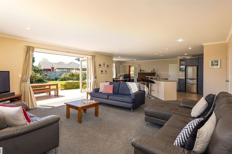 Photo of property in 7 Riverwood Boulevard, Redwood, Christchurch, 8051