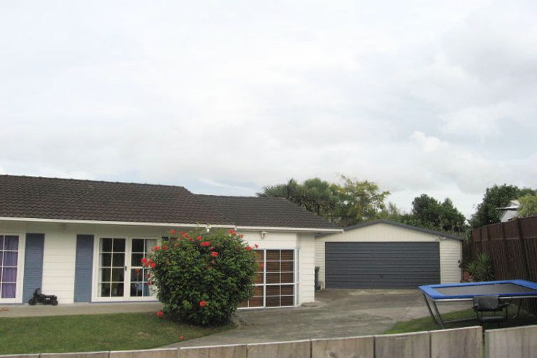 Photo of property in 14 Harford Place, Pakuranga Heights, Auckland, 2010