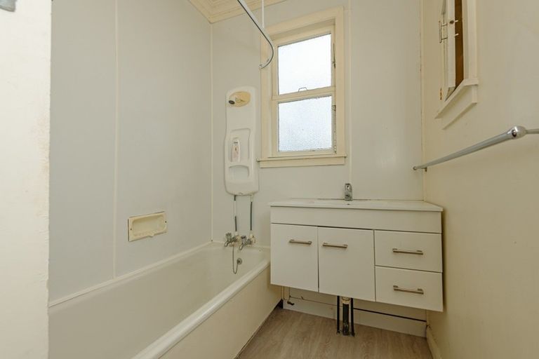 Photo of property in 51 Wood Street, Takaro, Palmerston North, 4410