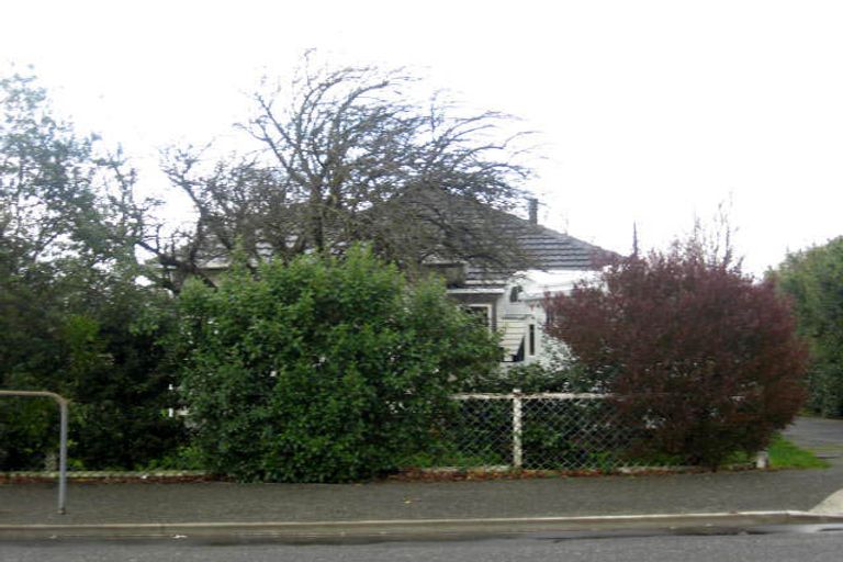 Photo of property in 2 Kent Street, Carterton, 5713