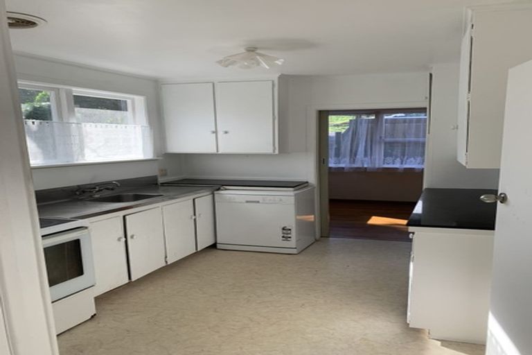 Photo of property in 522 Beach Road, Murrays Bay, Auckland, 0630