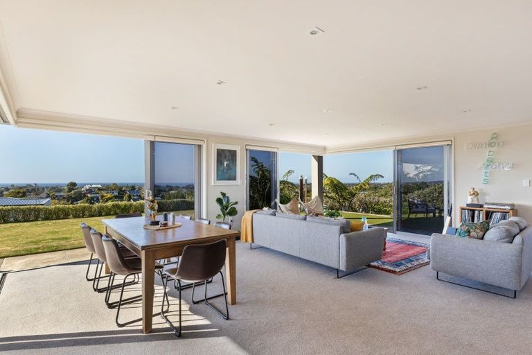 Photo of property in 33 Veale Road, Frankleigh Park, New Plymouth, 4371