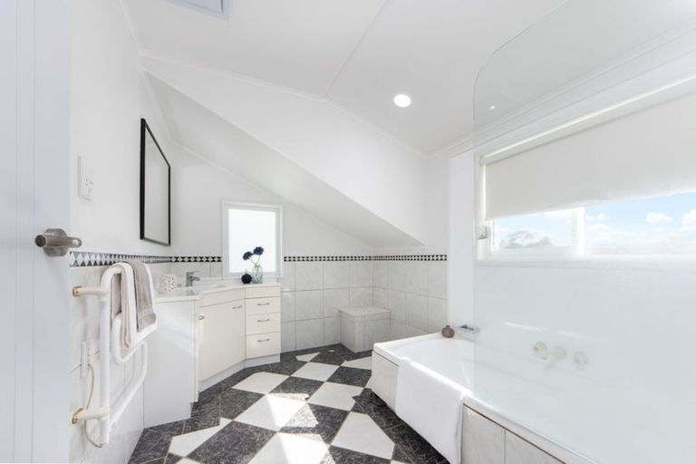 Photo of property in 5 Pohutukawa Road, Whenuapai, Auckland, 0618