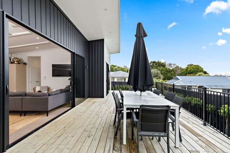 Photo of property in 32a Gledstane Road, Stanmore Bay, Whangaparaoa, 0932