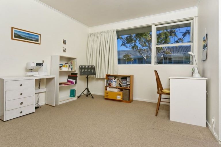 Photo of property in 43 Juniper Road, Sunnynook, Auckland, 0620