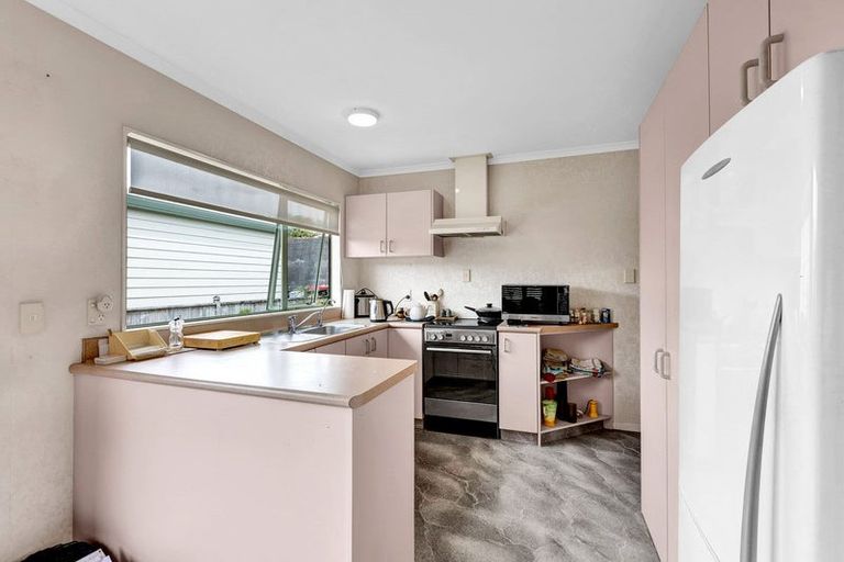 Photo of property in 2/219 Mangorei Road, Merrilands, New Plymouth, 4312