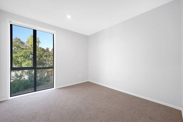 Photo of property in 7/31 Ayton Drive, Totara Vale, Auckland, 0629