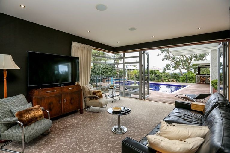 Photo of property in 531 South Road, Omata, New Plymouth, 4374